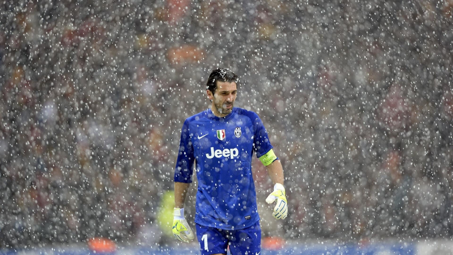 _国际水球比赛：波浪中的团结与激情_，水球 比赛